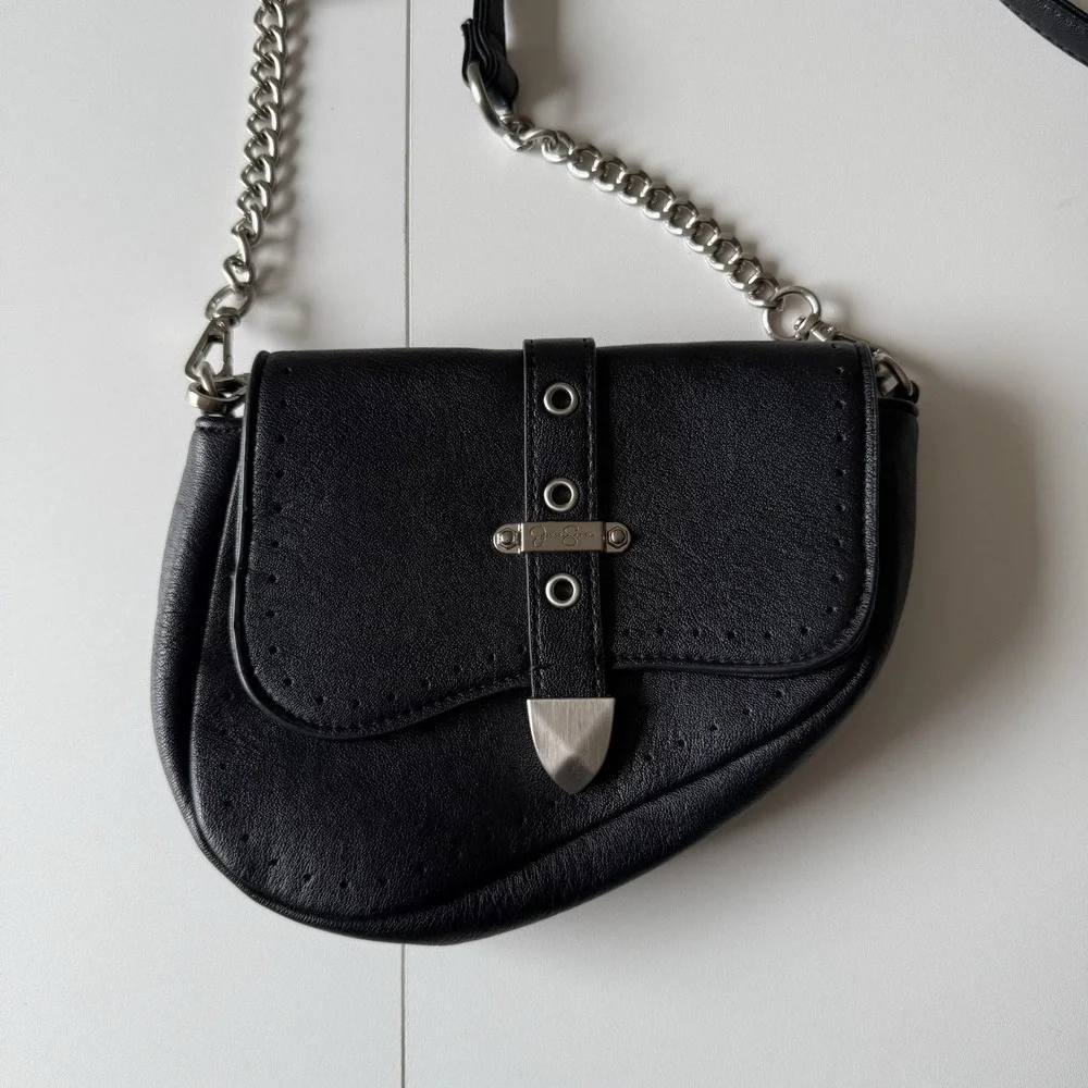 Jessica Simpson Black Crossbody Handbag Adjustable Strap Saddle Silver‎ Hardware